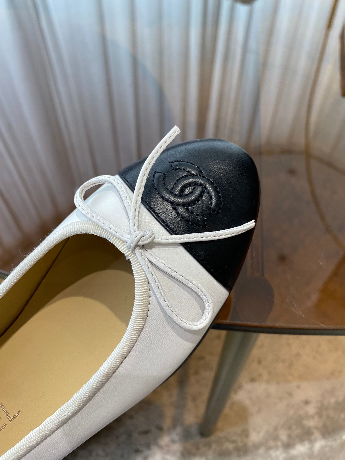BALLET FLATS WHITE BLACK LAMBSKIN