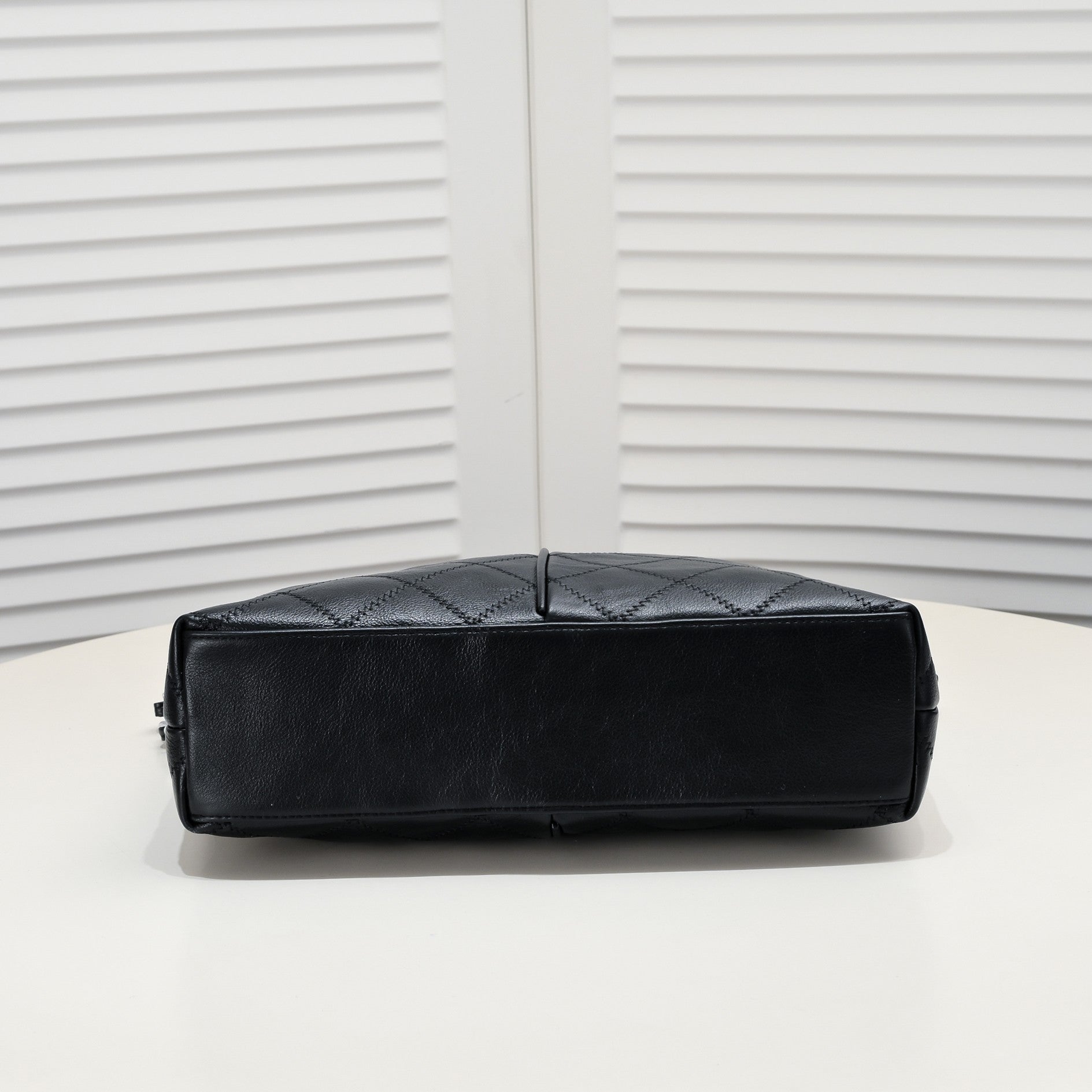 CLASSIC BLACK SILVER ARMPIT TOTE 8061