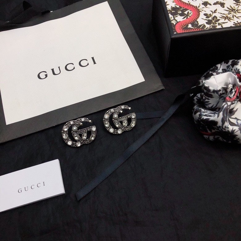GUCCI 26S DOUBLE G LOGO CRYSTAL EMBELLISHED STATEMENT BROOCH IN SILVER TONE METAL 629029