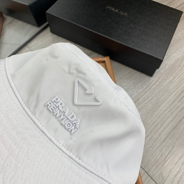 BUCKET HAT IN WHITE RE-NYLON 234104