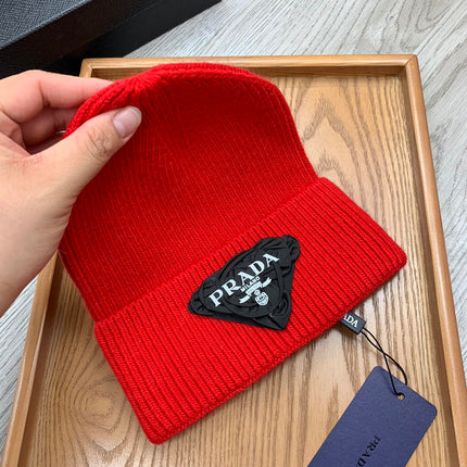 BEANIE HAT IN CHERRY RED WOOL 431358