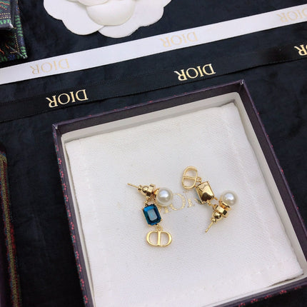 CD 26S BLUE CRYSTAL PEARL DROP EARRINGS IN GOLD TONE METAL 645629