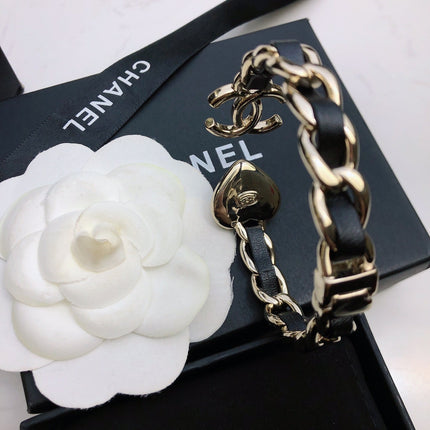 CHANEL 26S DOUBLE C LOGO BAROQUE PEARL LEATHER CHAIN BRACELET IN GOLD METAL 630841
