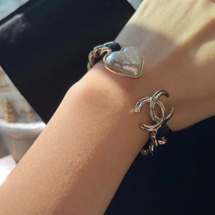 CHANEL 26S DOUBLE C LOGO BAROQUE PEARL LEATHER CHAIN BRACELET IN GOLD METAL 630841