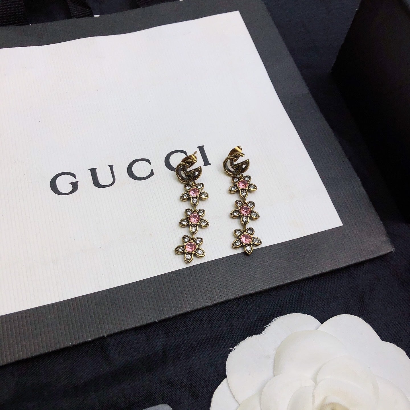 GUCCI 26S DOUBLE G LOGO PINK CRYSTAL FLORAL DROP EARRINGS IN AGED GOLD TONE METAL 629030