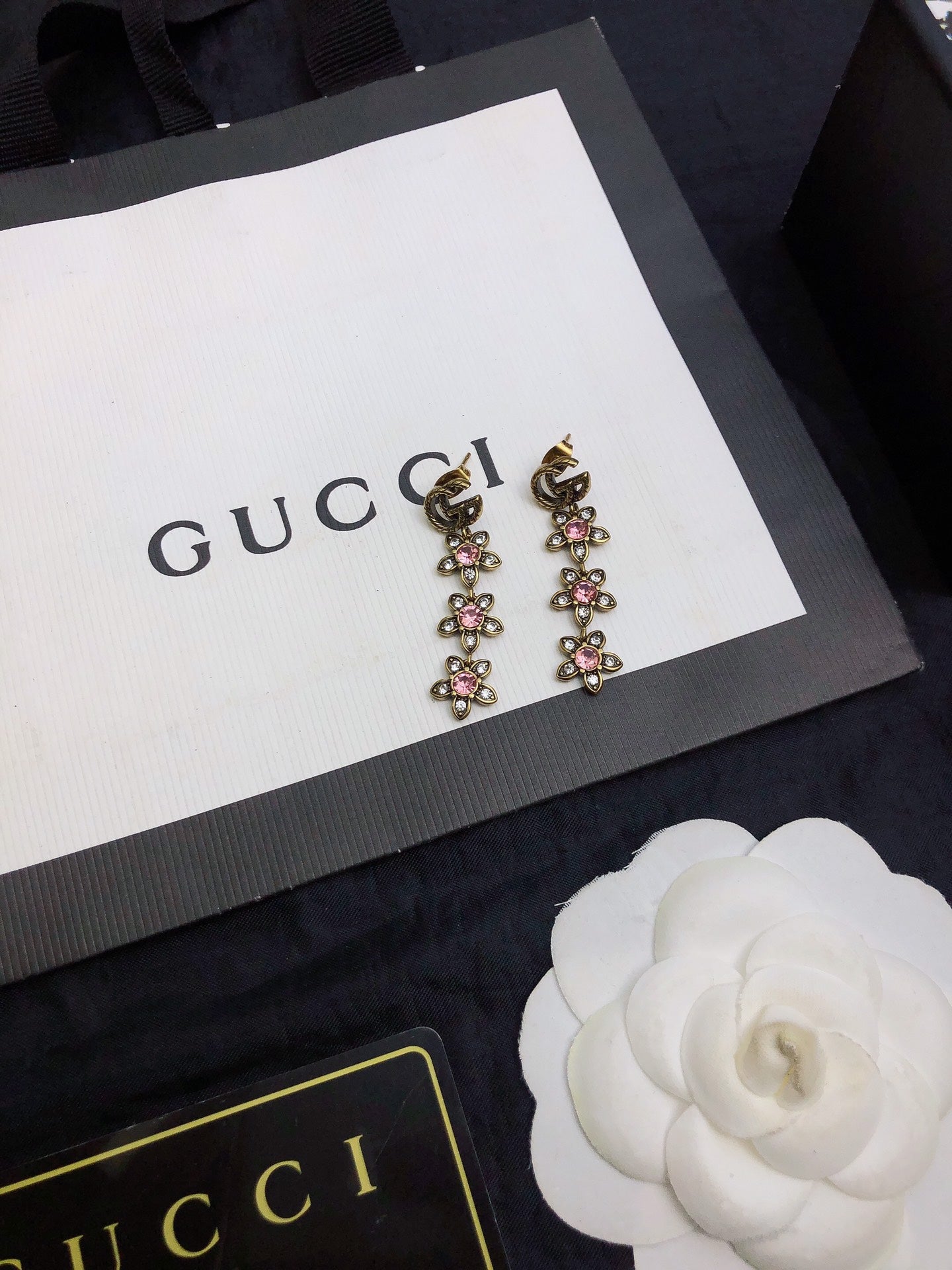GUCCI 26S DOUBLE G LOGO PINK CRYSTAL FLORAL DROP EARRINGS IN AGED GOLD TONE METAL 629030