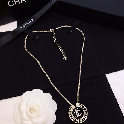 CHANEL 26S CHANEL CC LOGO MADEMOISELLE ROUND NECKLACE IN GOLD METAL 633322