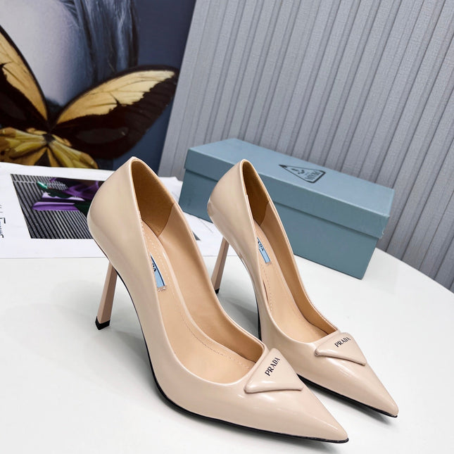 PRADA 26S POINTED TOE PUMPS STILETTO HEEL 95MM IN NUDE BEIGE PATENT CALFSKIN LOGO