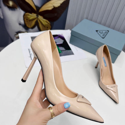 PRADA 26S POINTED TOE PUMPS STILETTO HEEL 95MM IN NUDE BEIGE PATENT CALFSKIN LOGO