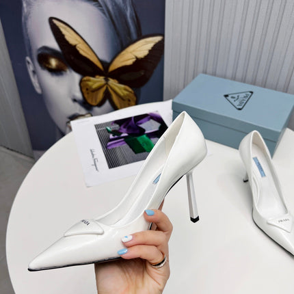 PRADA 26S POINTED TOE PUMPS STILETTO HEEL 95MM IN WHITE PATENT CALFSKIN LOGO