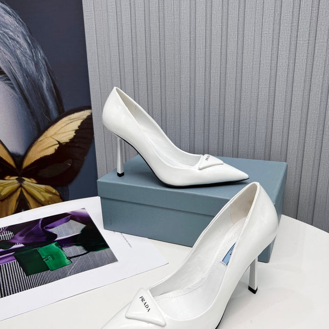 PRADA 26S POINTED TOE PUMPS STILETTO HEEL 95MM IN WHITE PATENT CALFSKIN LOGO