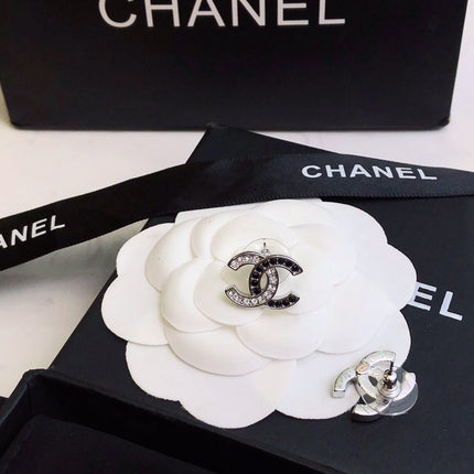CHANEL 26S DOUBLE C LOGO BLACK CRYSTAL PAVE STUD EARRINGS IN SILVER METAL 633228