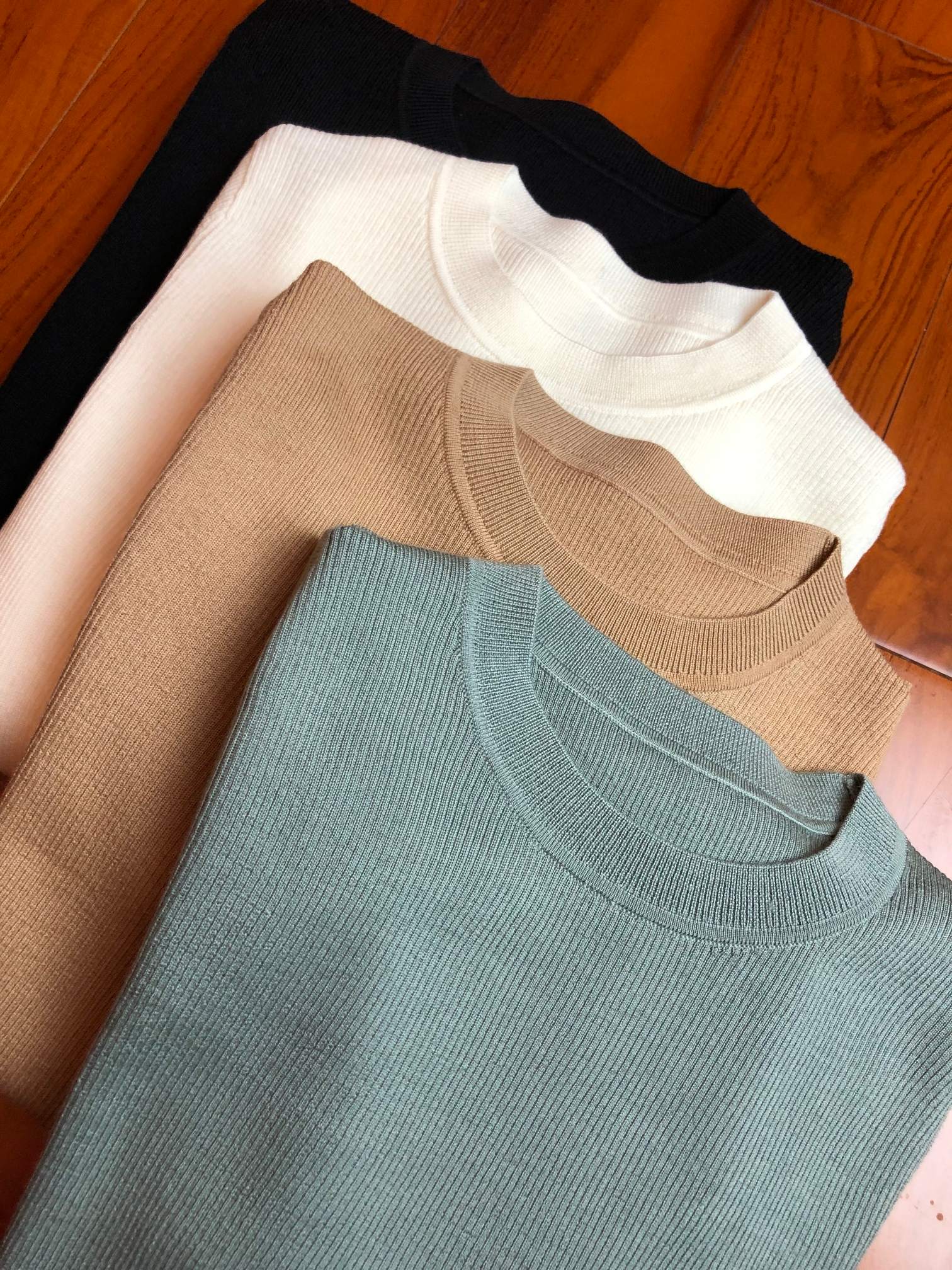 LV 25S CREW NECK RUFFLE PULLOVER 0081