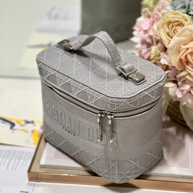 SMALL 25 TRAVEL VANITY CASE WITH SHOULDER STRAP DOVE GRAY