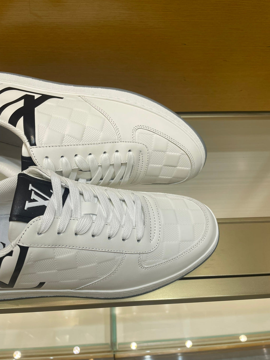 LV RIVOLI SNEAKER MEN WHITE
