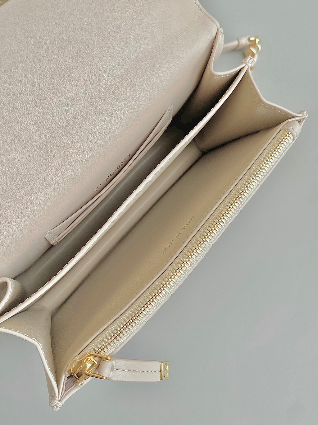 MINI CHAIN BAG 17 IN BEIGE CALFSKIN