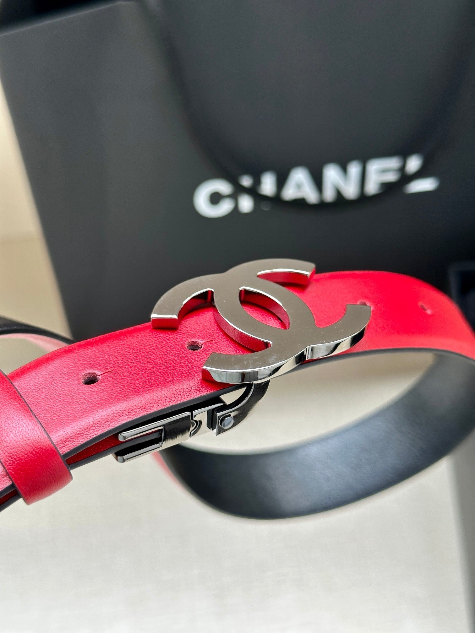 CC 30MM BELT IN CHERRY RED AND BLACK CALFSKIN WITH SILVER HARDWARE
