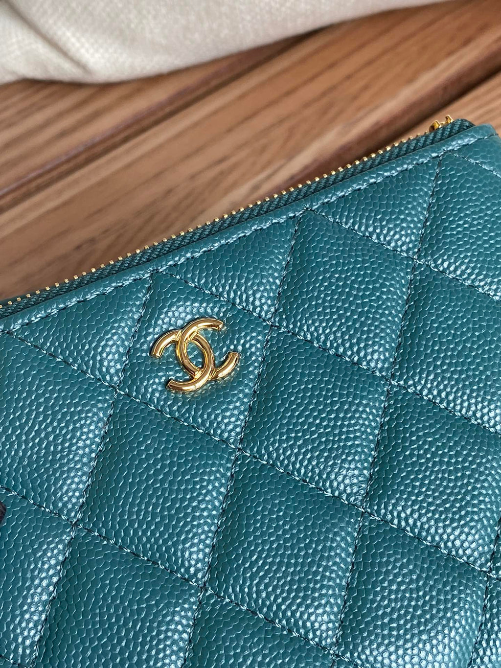 CC CLASSIC SMALL 15 ZIPPED POUCH IN PINE GREEN GRAINED CALFSKIN