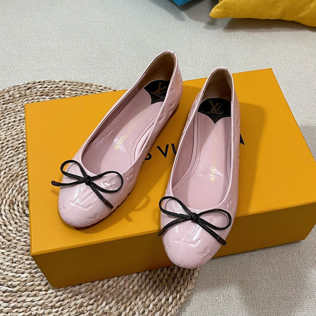 LV 26S BALLET FLATS IN LIGHT PINK PATENT CALFSKIN WITH BOW