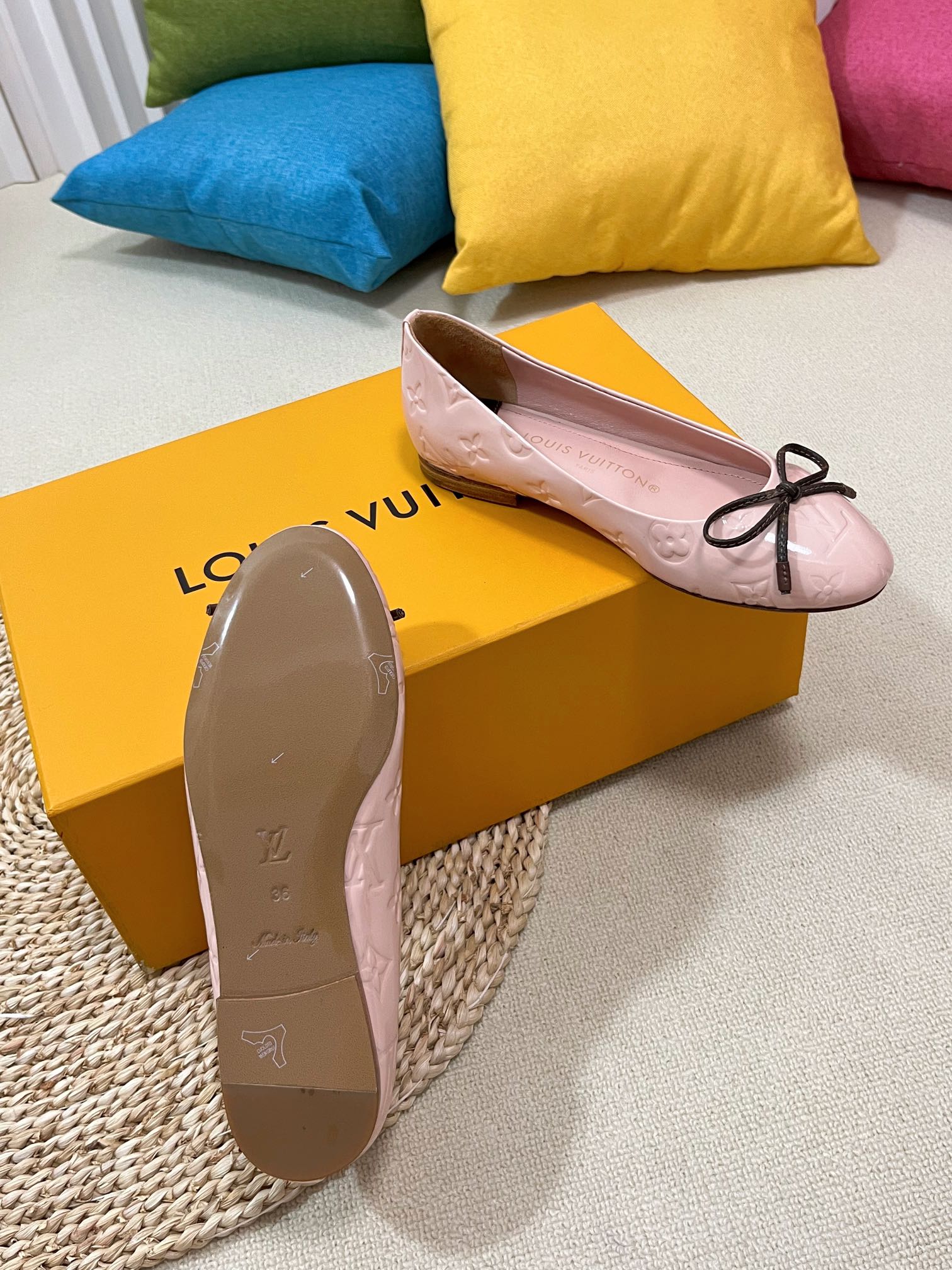 LV 26S BALLET FLATS IN LIGHT PINK PATENT CALFSKIN WITH BOW