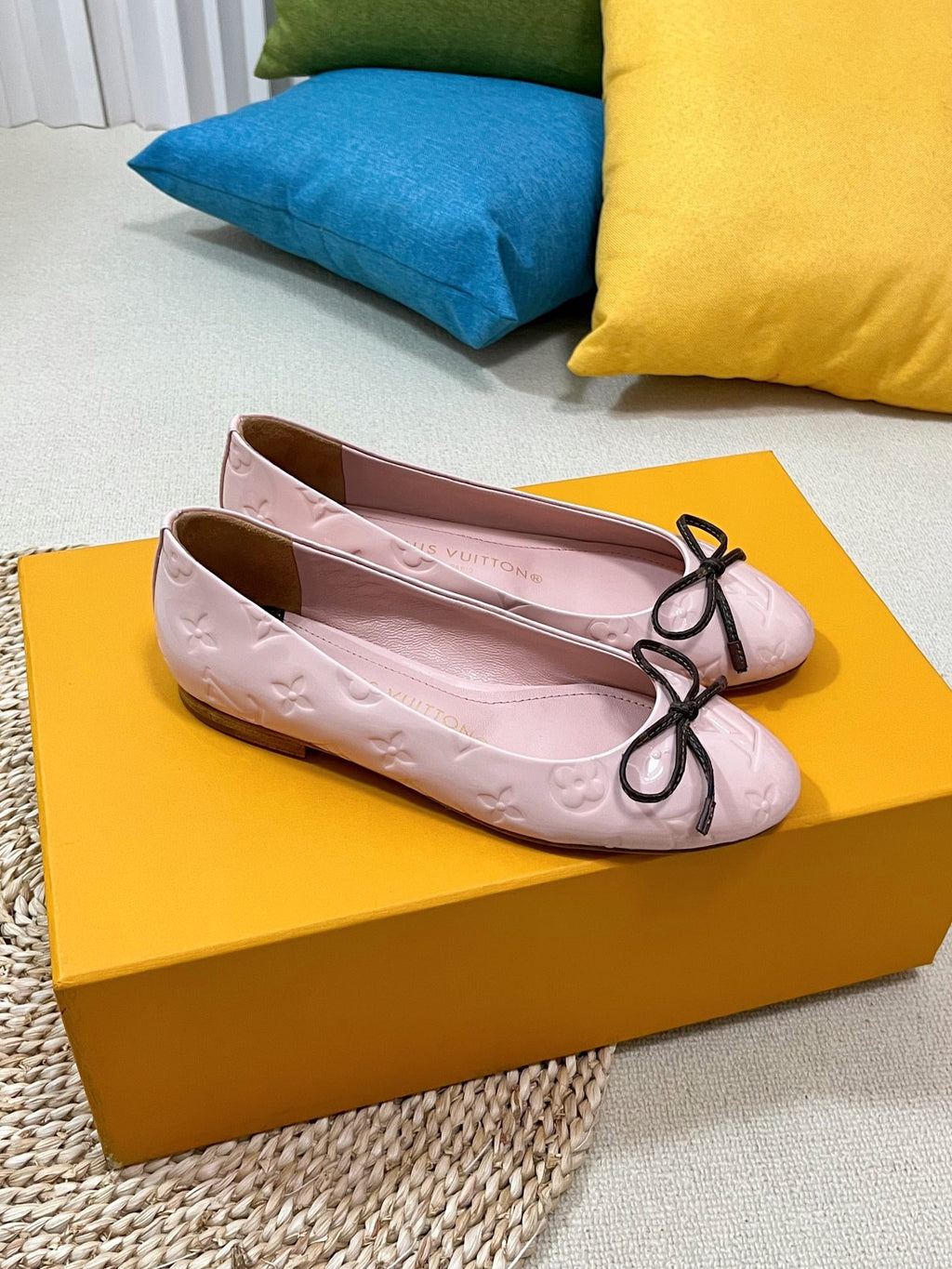 LV 26S BALLET FLATS IN LIGHT PINK PATENT CALFSKIN WITH BOW
