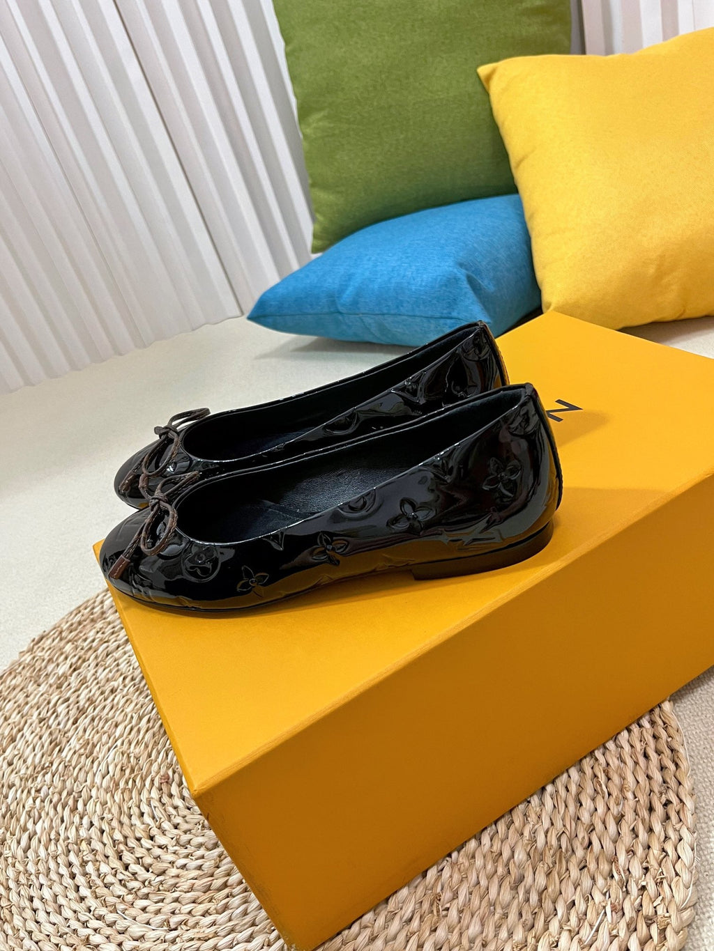 LV 26S BALLET FLATS IN BLACK  PATENT CALFSKIN WITH BOW