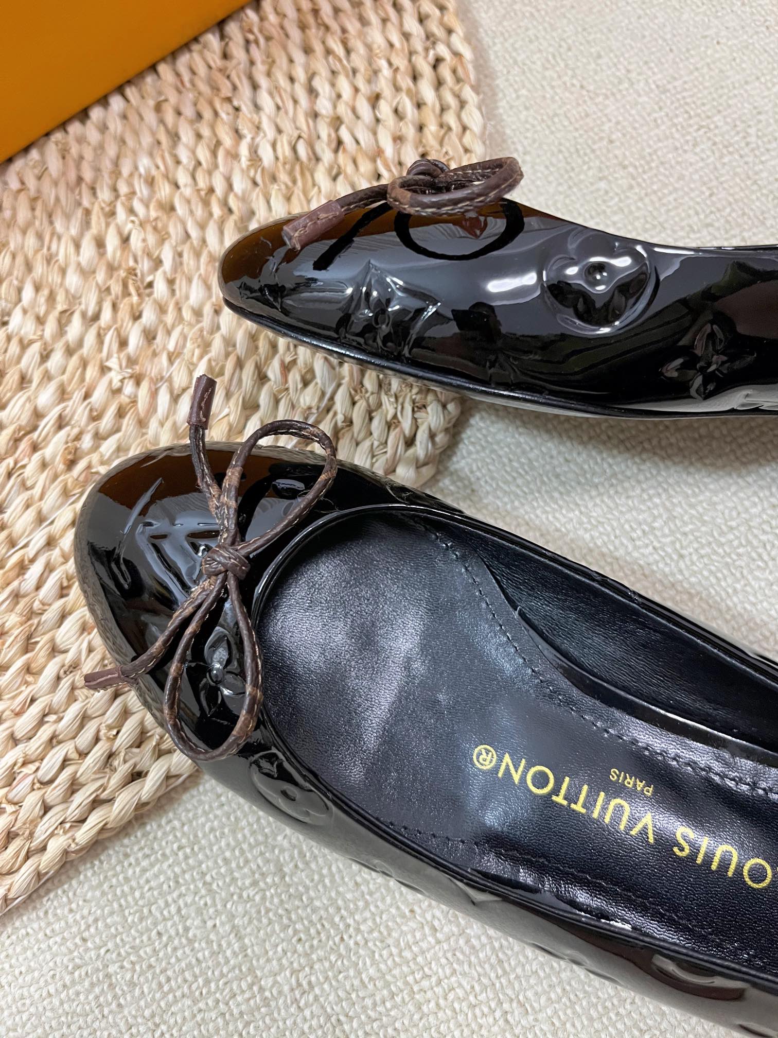 LV 26S BALLET FLATS IN BLACK  PATENT CALFSKIN WITH BOW