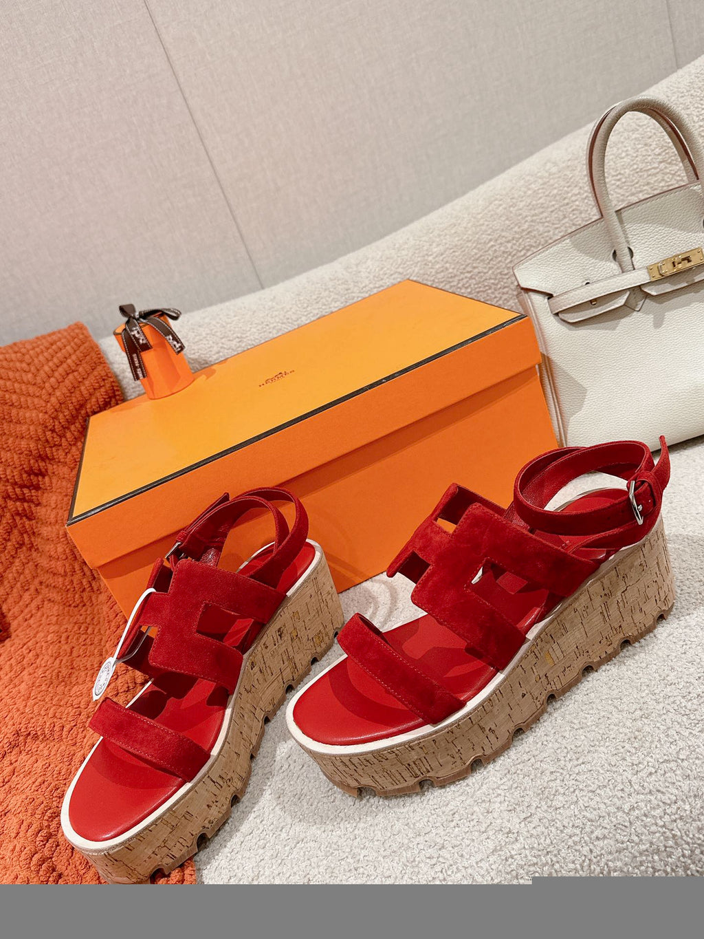 HM 25S HAVANE WEDGE SANDAL IN RED SUEDE
