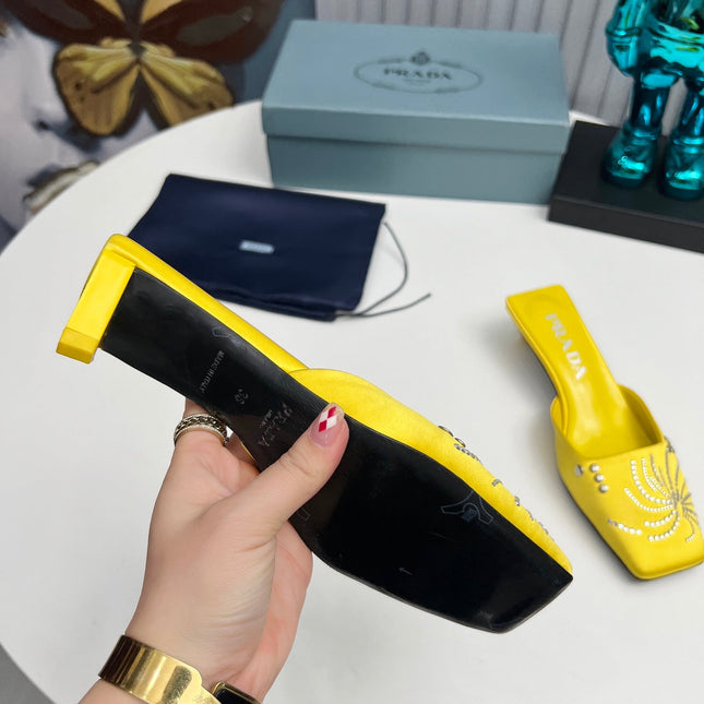 PRADA 26S MULE 40MM IN YELLOW SATIN CRYSTAL EMBELLISHED