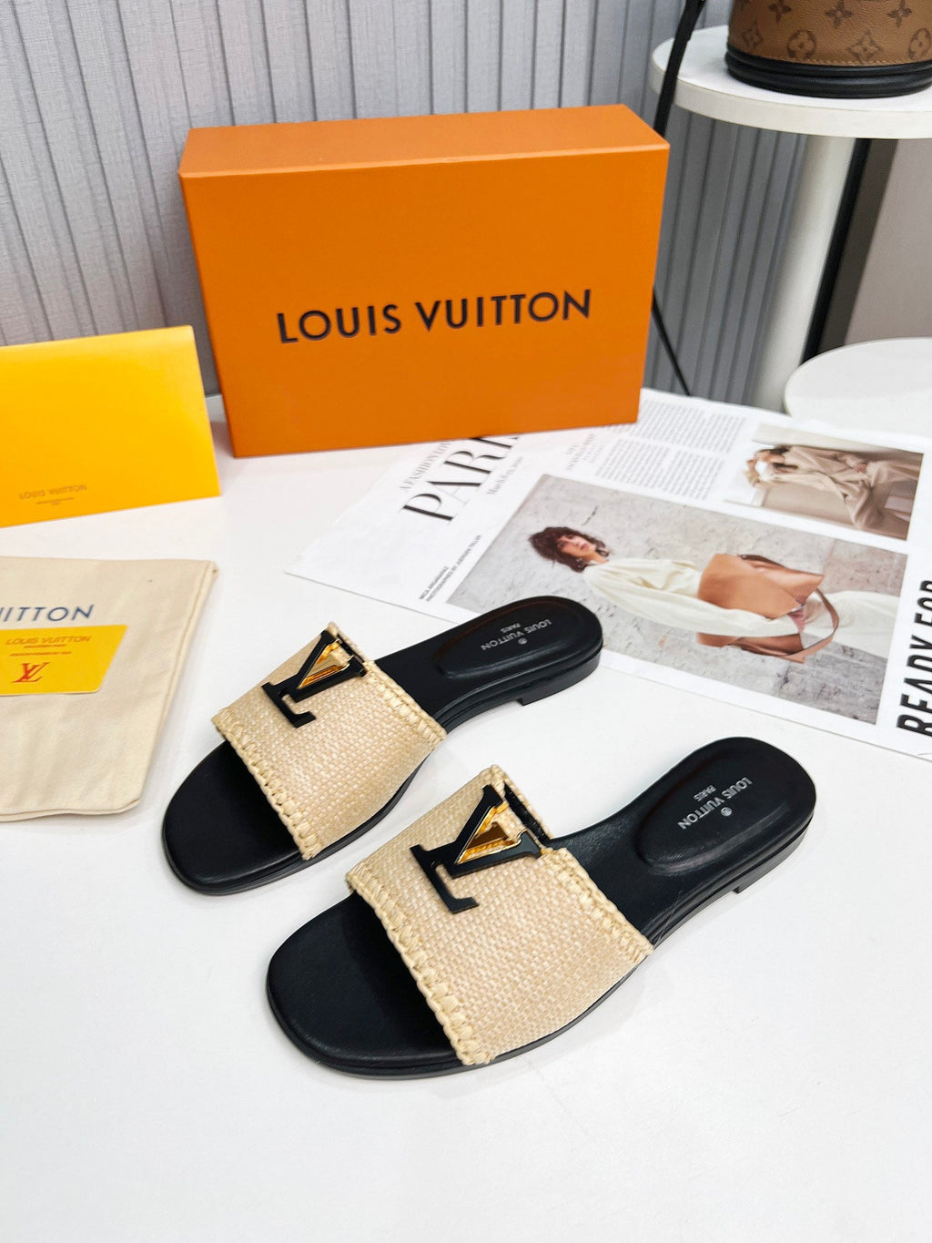 LV 26S FLAT SLIDES IN BLACK CALFSKIN AND BEIGE RAFFIA