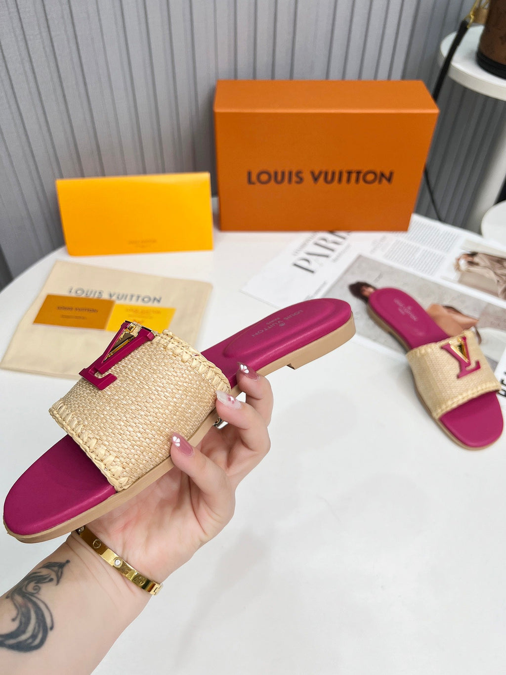 LV 26S FLAT SLIDES IN PINK CALFSKIN AND BEIGE RAFFIA
