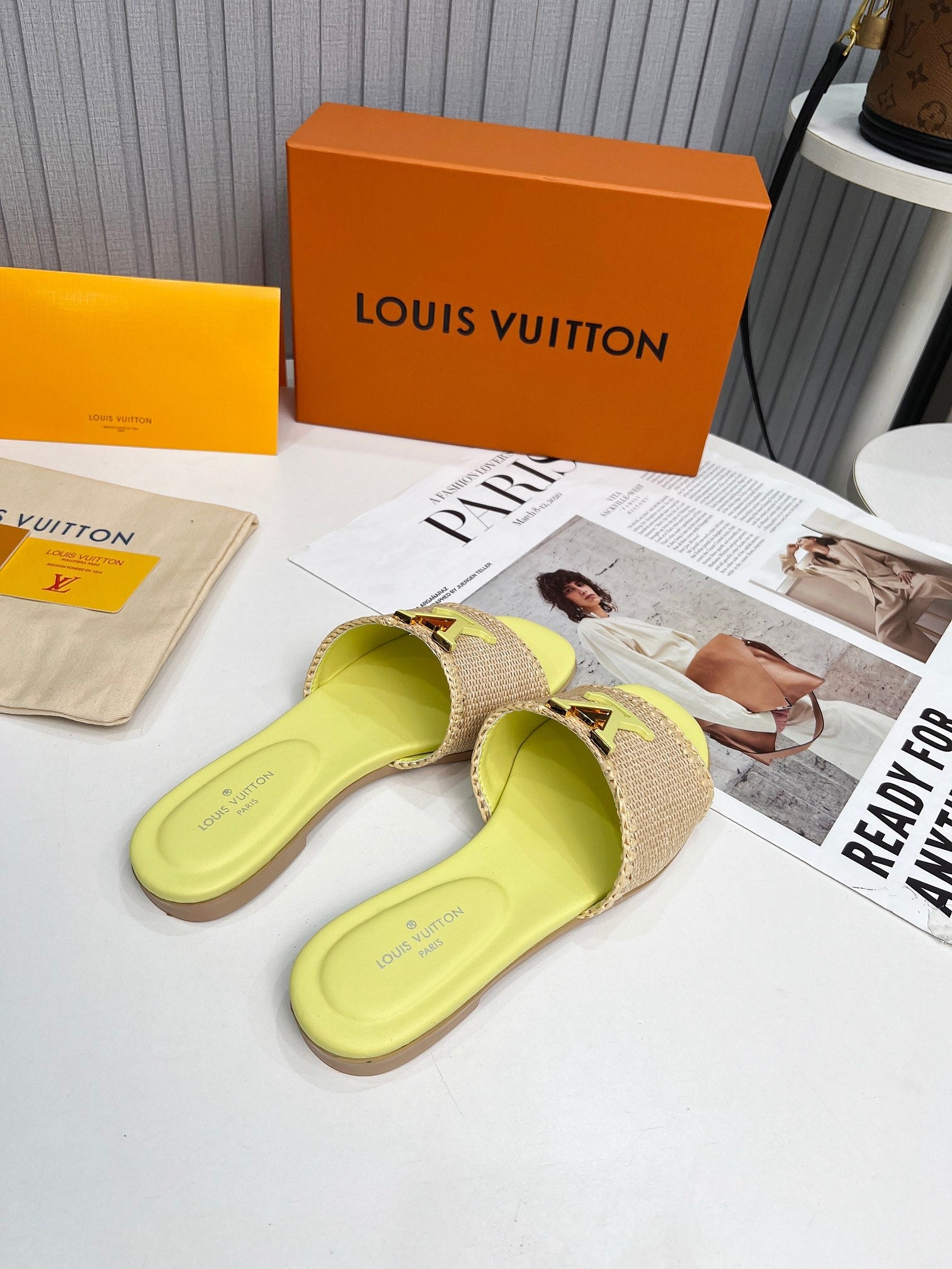 LV 26S FLAT SLIDES IN LIGHT YELLOW CALFSKIN AND BEIGE RAFFIA