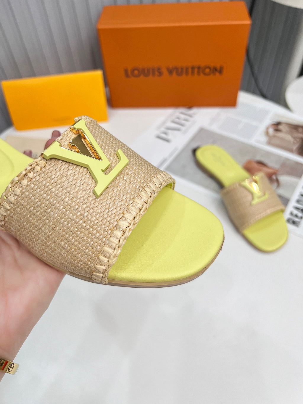 LV 26S FLAT SLIDES IN LIGHT YELLOW CALFSKIN AND BEIGE RAFFIA