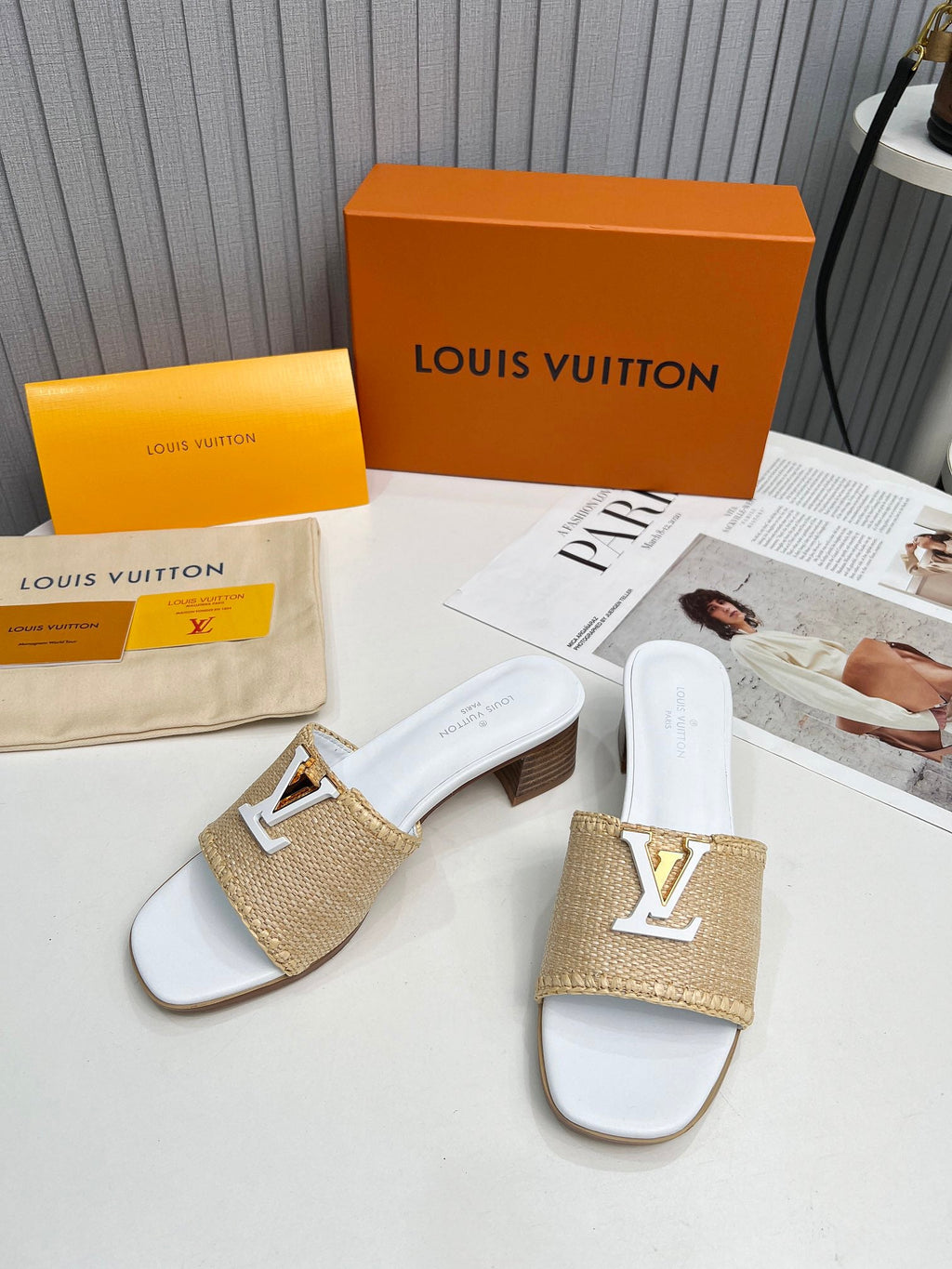 LV 26S CAPRI HIGH-HEELED MULES IN WHITE CALFSKIN AND BEIGE RAFFIA