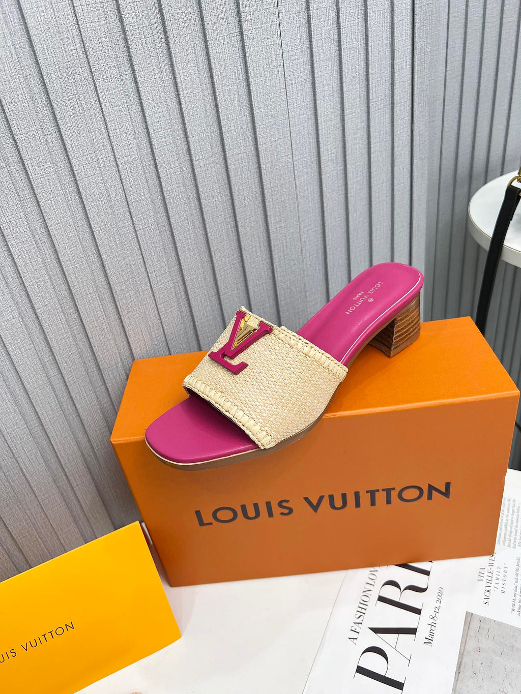 LV 26S CAPRI HIGH-HEELED MULES IN PINK CALFSKIN AND BEIGE RAFFIA