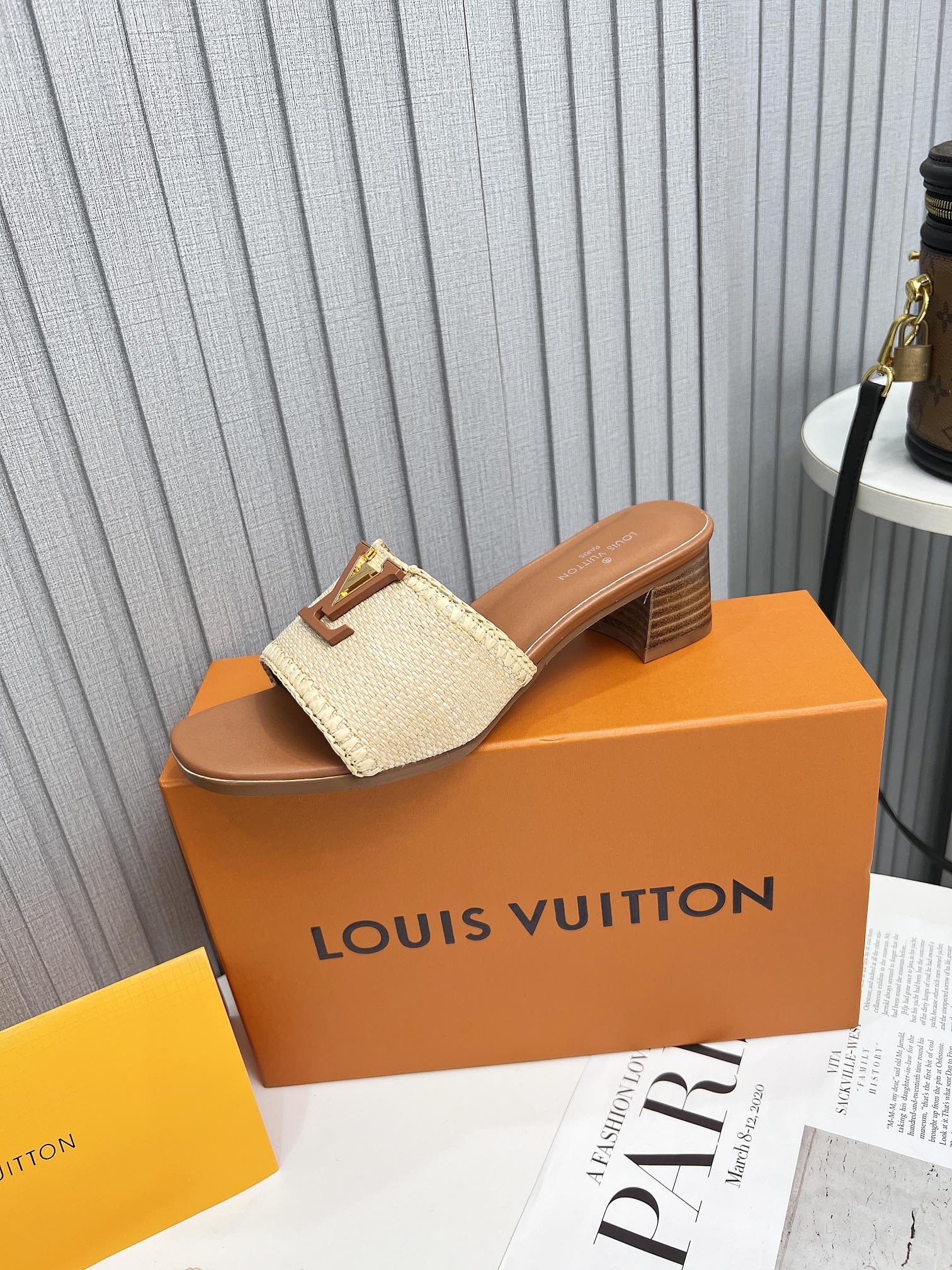 LV 26S CAPRI HIGH-HEELED MULES IN BROWN CALFSKIN AND BEIGE RAFFIA