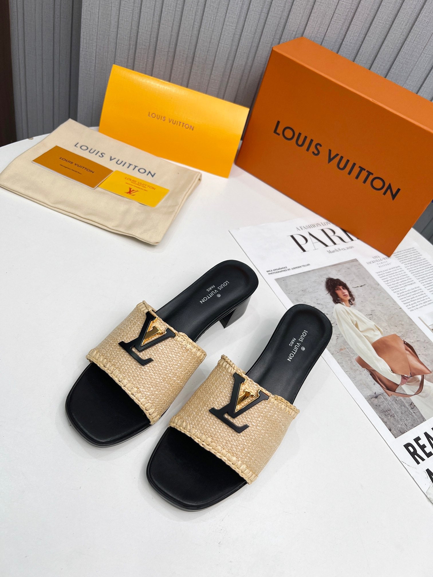 LV 26S CAPRI HIGH-HEELED MULES IN BLACK CALFSKIN AND BEIGE RAFFIA