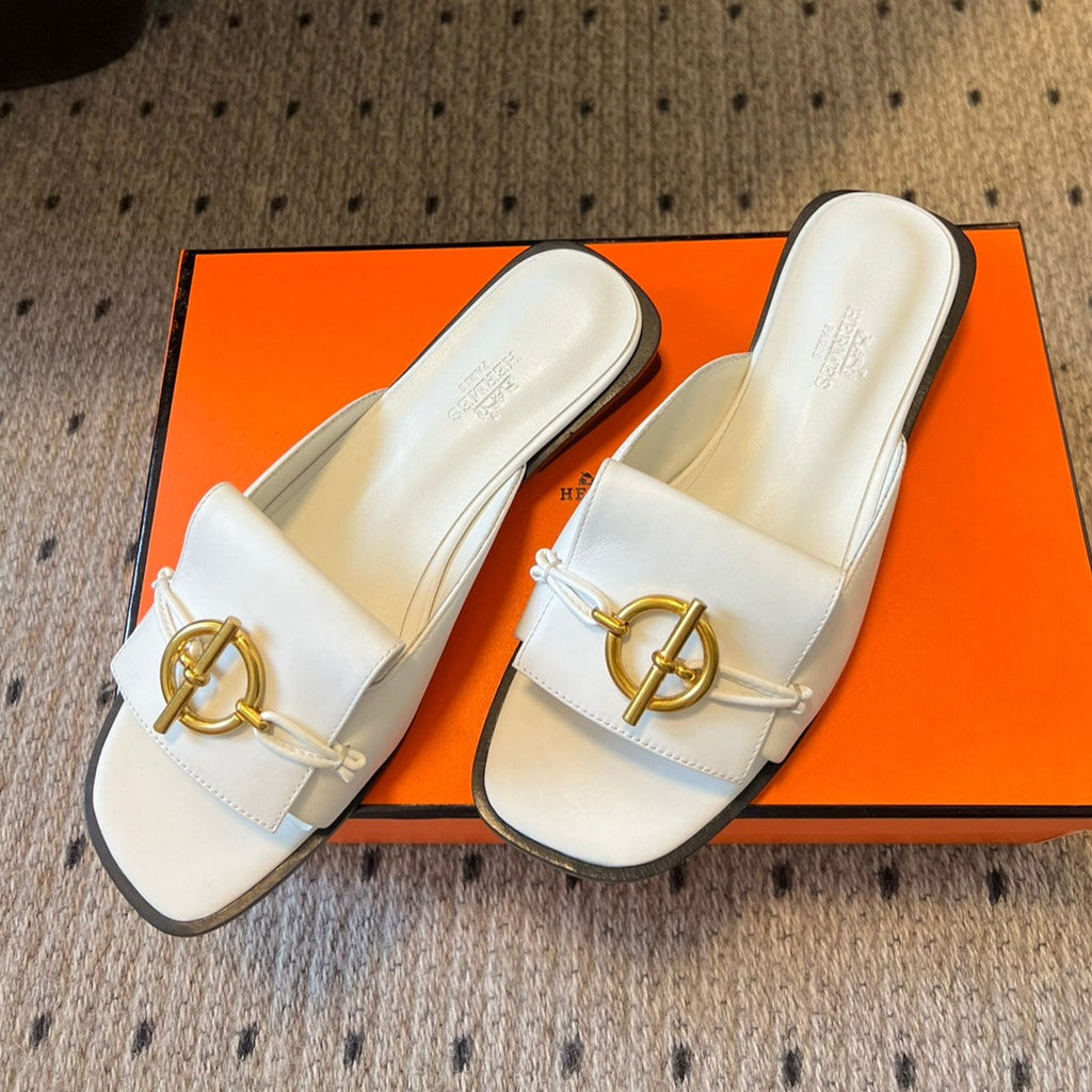 ILOT FLAT SANDAL IN WHITE CALFSKIN