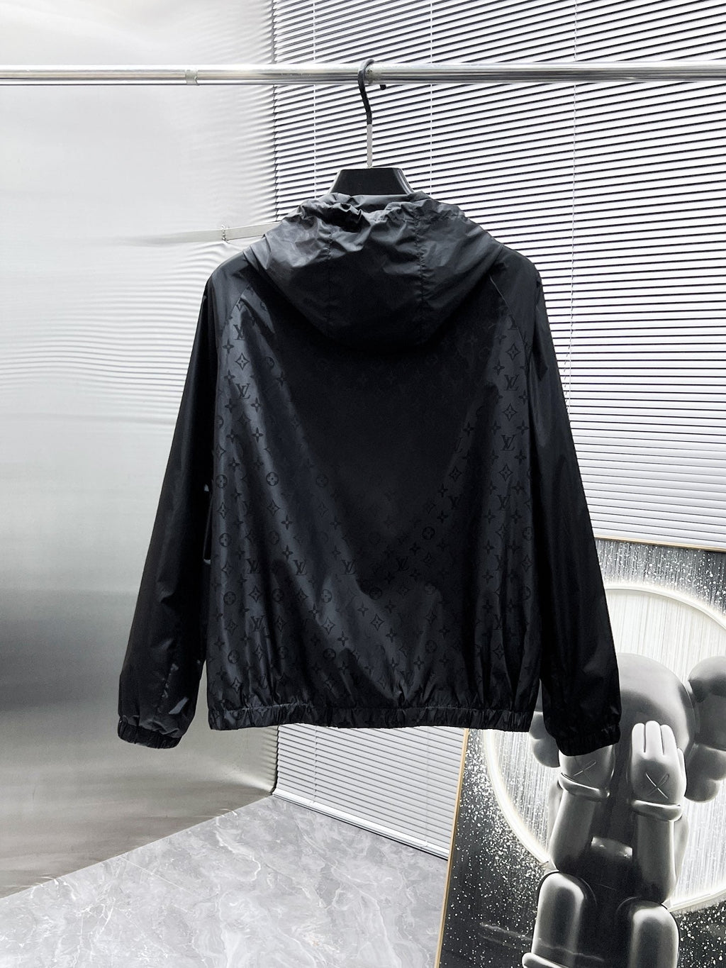 LV WINDBREAKER BLACK MONOGRAM 238808