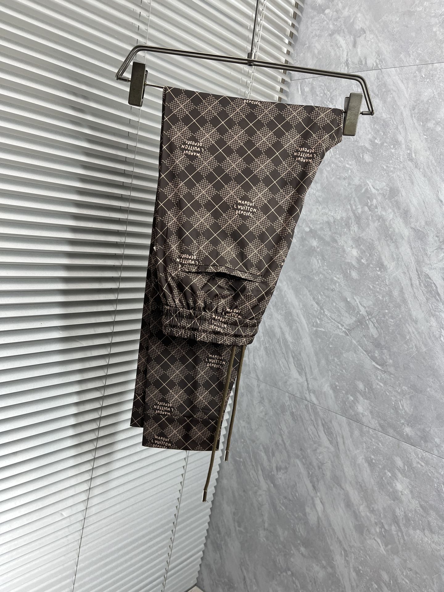 LV MEDIUM BROWN TROUSERS 239493