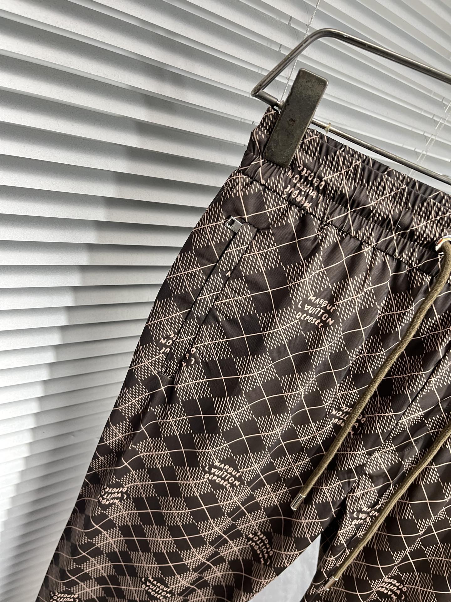 LV MEDIUM BROWN TROUSERS 239493