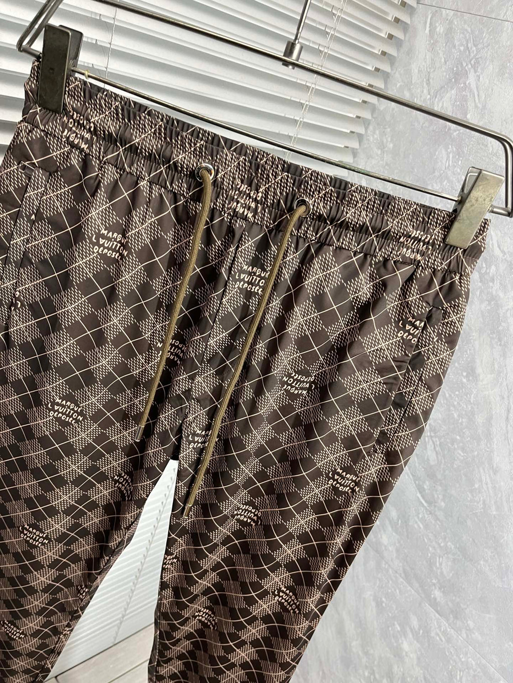 LV MEDIUM BROWN TROUSERS 239493