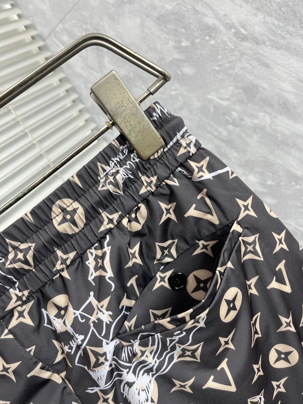 LV DARK BROWN MONOGRAM TROUSERS 239490