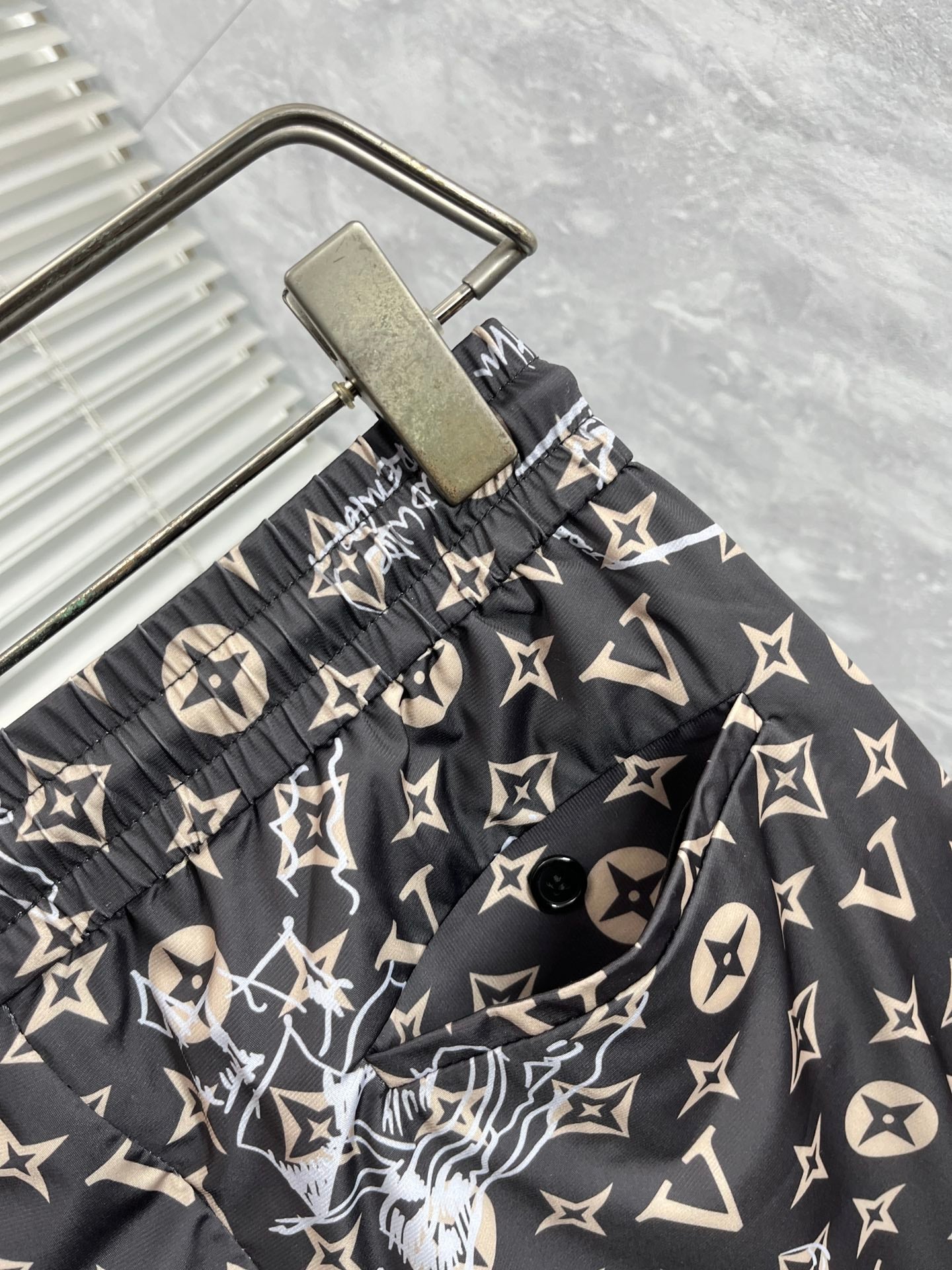 LV DARK BROWN MONOGRAM TROUSERS 239490