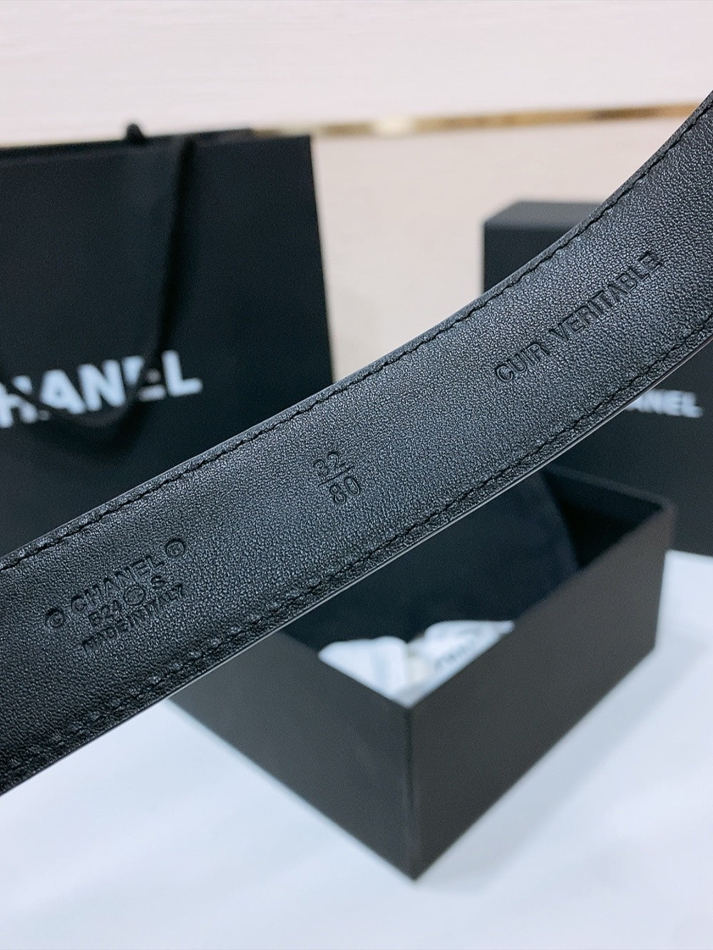 DOUBLE C 30MM IN BLACK QUILTED CALFSKIN INTERWOVEN WITH GOLD RESIN BUCKLE