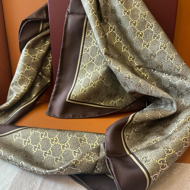 GUCCI 26S SCARF 90 IN SILK 816288