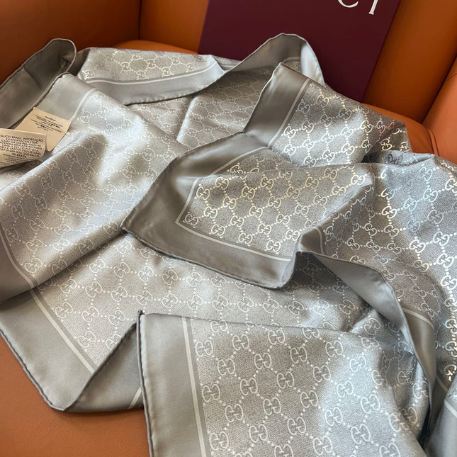GUCCI 26S SCARF 90 IN SILK 816290