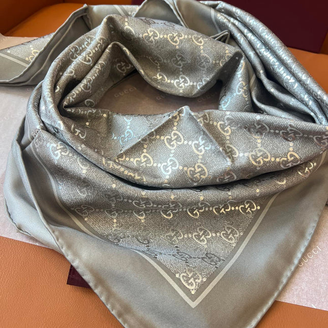 GUCCI 26S SCARF 90 IN SILK 816290