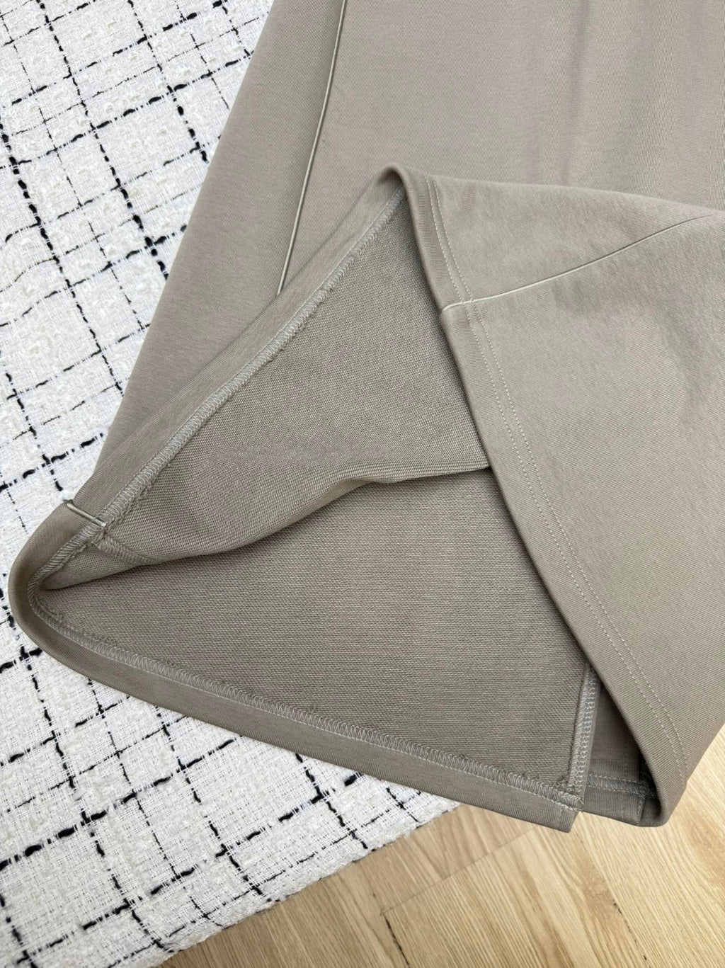 PRADA 26S MIDI SKIRT 606