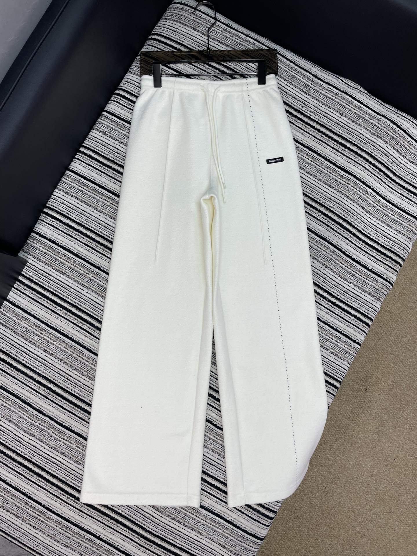 MIUMIU WIDE-LEG PANTS STYLE 653